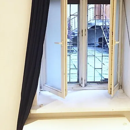 Red&white Lower Ground Floor * 크라쿠프