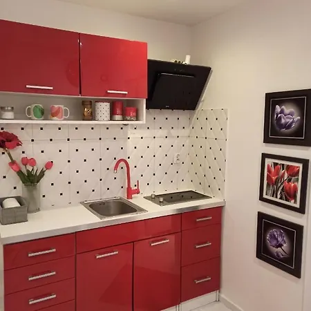 Red&white Lower Ground Floor Apartamento